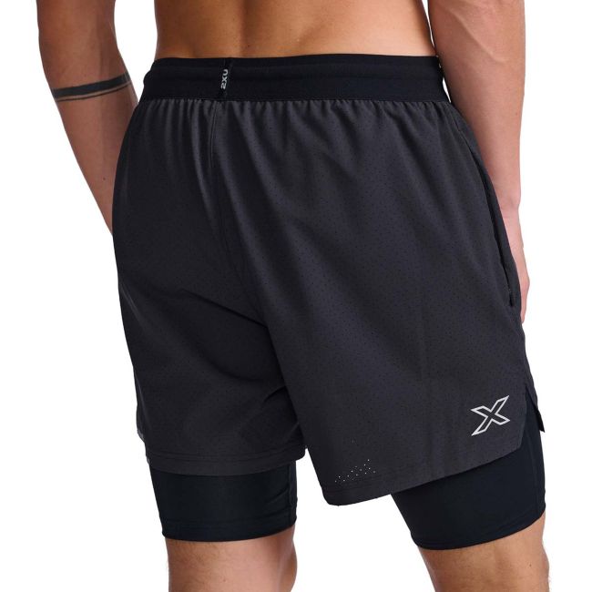 2XU - pantaloni scurti de alergare cu compresie pentru barbati - Aero 2-in-1 5" Shorts - negru reflectorizant