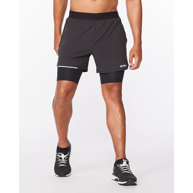 2XU - pantaloni scurti de alergare cu compresie pentru barbati - Aero 2-in-1 5" Shorts - negru reflectorizant