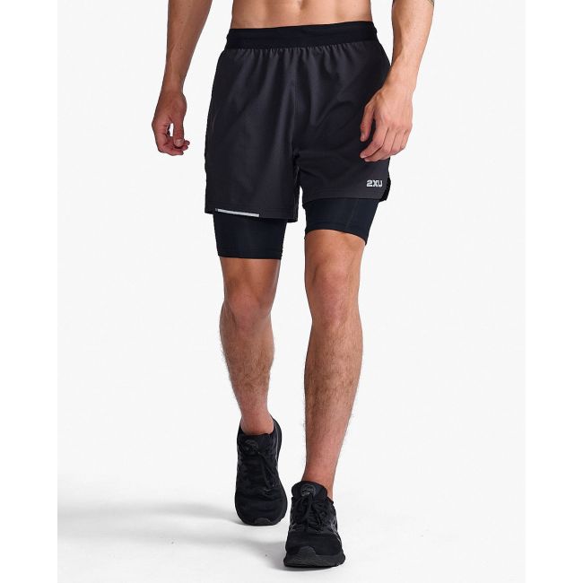 2XU - pantaloni scurti de alergare cu compresie pentru barbati - Aero 2-in-1 5" Shorts - negru reflectorizant