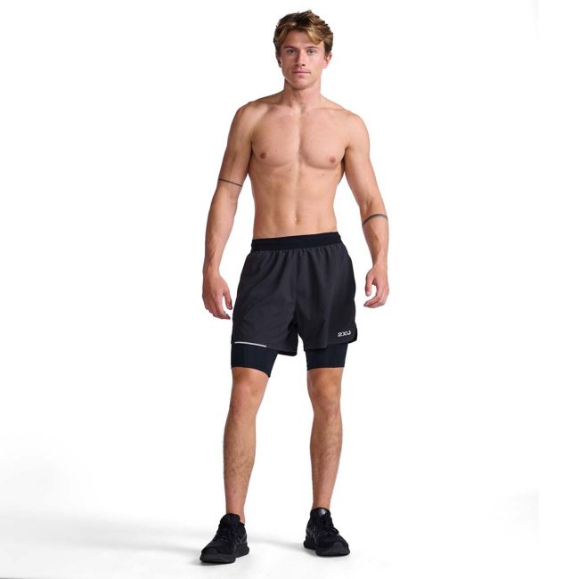 2XU - pantaloni scurti de alergare cu compresie pentru barbati - Aero 2-in-1 5" Shorts - negru reflectorizant