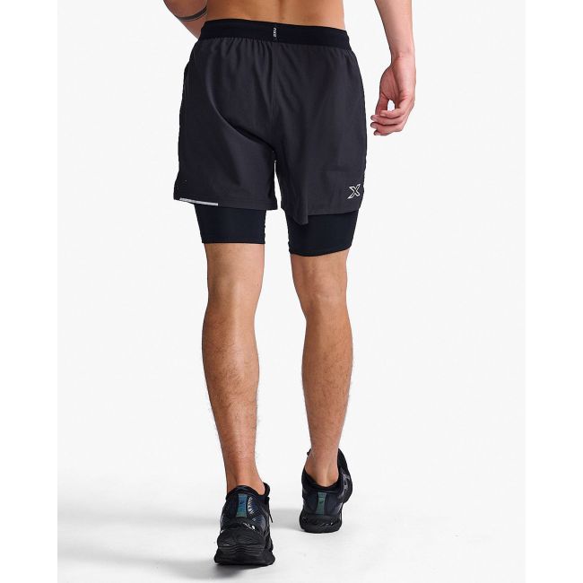 2XU - pantaloni scurti de alergare cu compresie pentru barbati - Aero 2-in-1 5" Shorts - negru reflectorizant