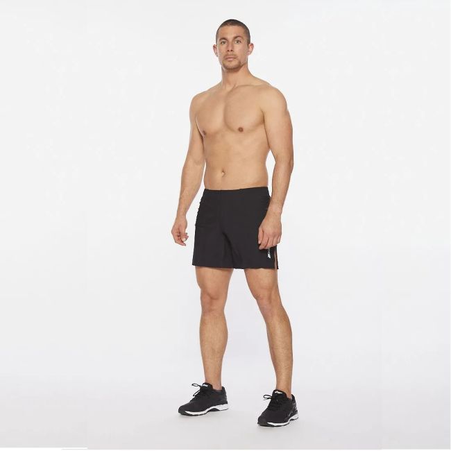 2XU - Pantaloni scurti de alergare pentru barbati Light Speed 7" Cover Shorts - negru reflectorizant