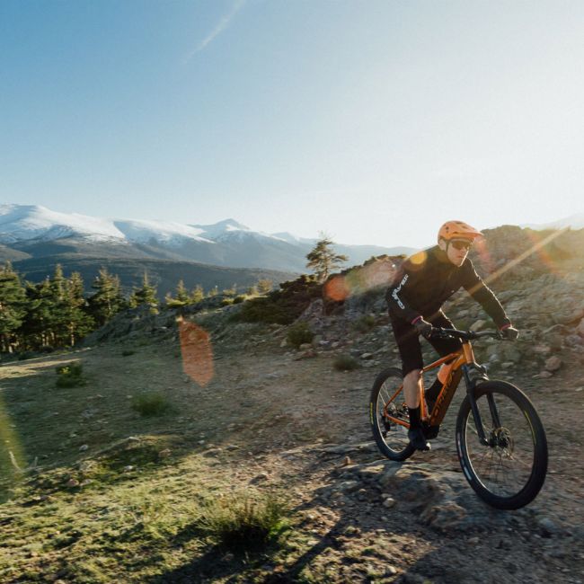 Orbea Urrun 30 - bicicleta electrica MTB - albastru galben
