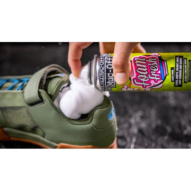 Muc-Off - Kit pentru curatare incaltaminte ciclism Premium Bike Shoe Care Kit