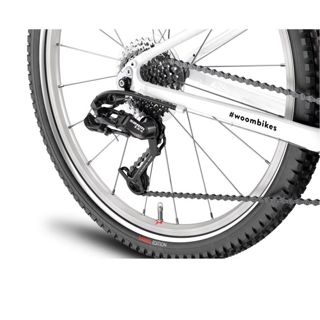 Woom - bicicleta copii 26" Woom 6, varsta recomandata 10-14 ani (140-165cm) - 9,5 kg - gri deschis luna alb