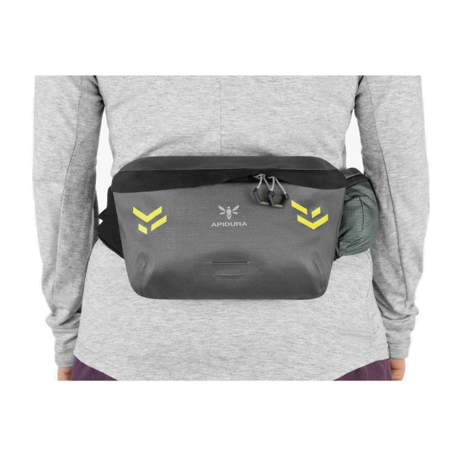 Apidura - geanta practica cu prindere in zona soldurilor, Backcountry 2.0 Hip Pack, 2.5L - gri inchis negru