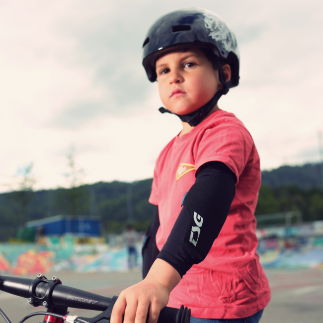 Cotiere TSG Youth Dermis A - Black
