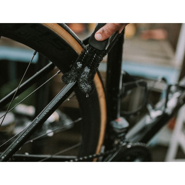 Dynamic Bike Care - Perie cu 2 capete pentru curatare furca bicicleta Two Prong Brush - negru