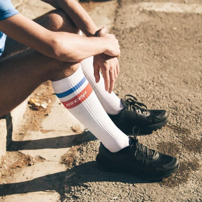 CEP - Sosete de compresie pentru barbati 80's men socks - alb rosu albastru
