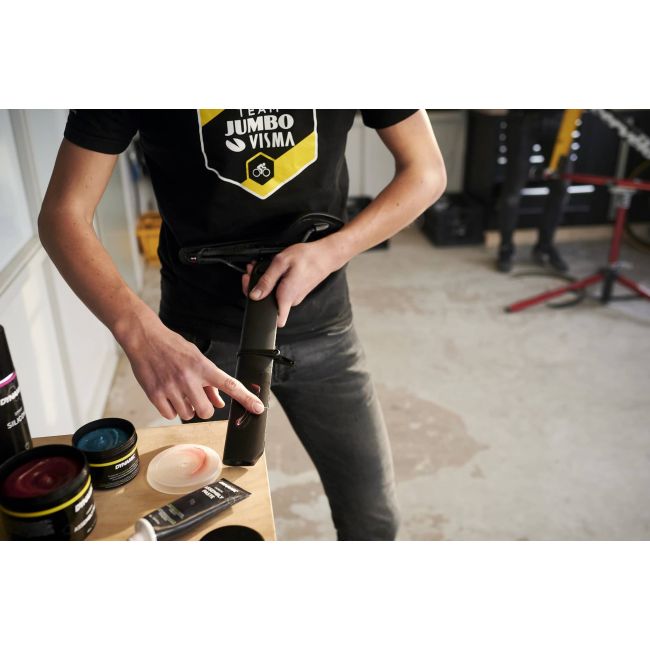 Dynamic Bike Care - Vaselina carbon pentru bicicleta Carbon Assembly Paste - plic 5gr