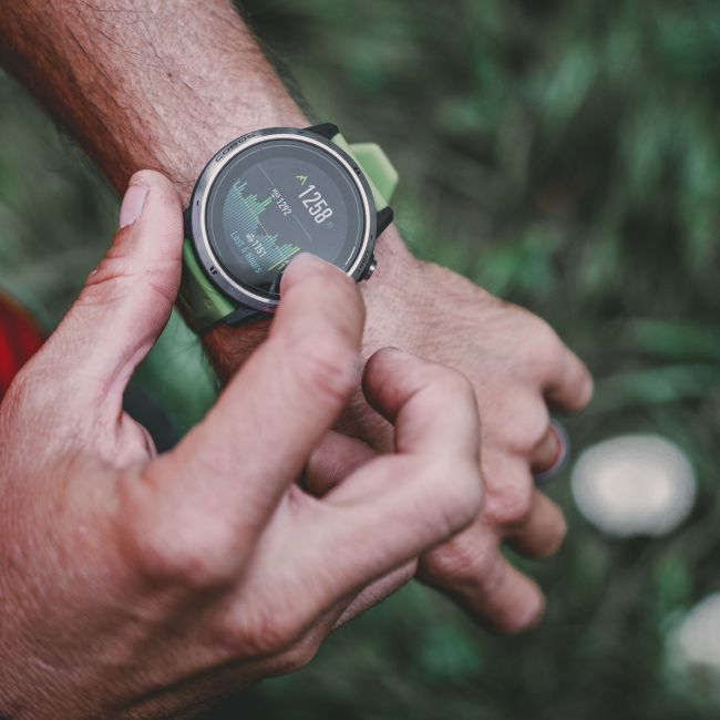 Coros APEX Pro 47mm - ceas GPS multisport premium alb