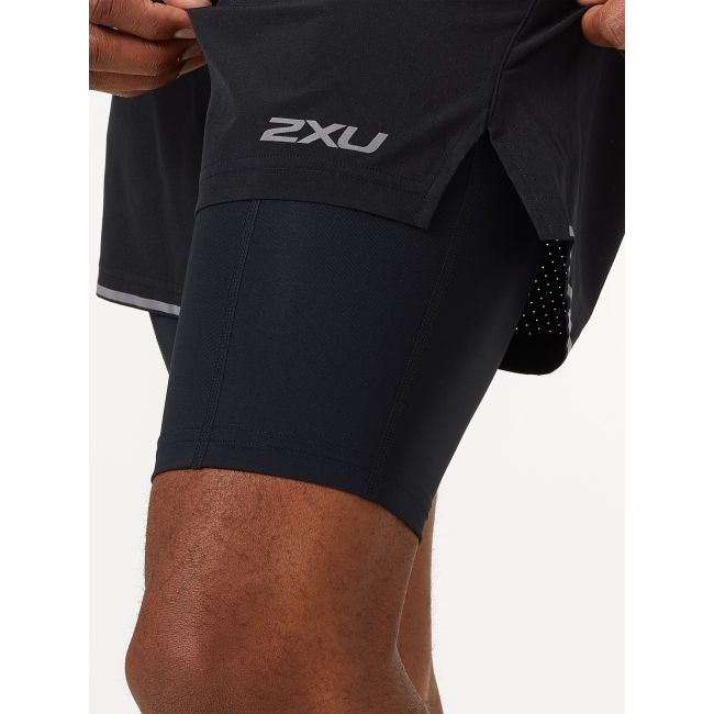 2XU - Pantaloni scurti de alergare pentru barbati 2-in-1 XVENT 5 inch - negru argintiu reflexiv