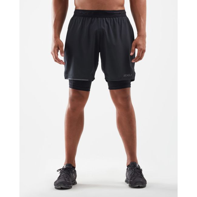 2XU - Pantaloni scurti de alergare pentru barbati 2-in-1 XVENT 7 inch - negru argintiu reflexiv
