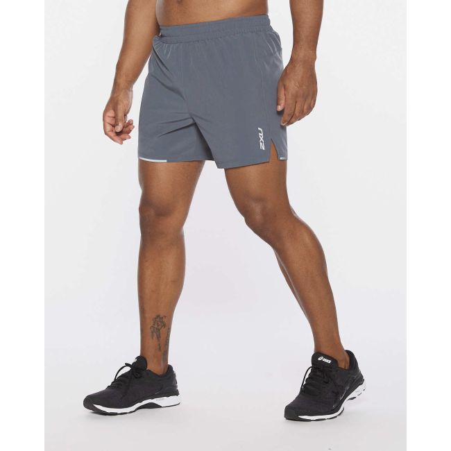 2XU - Pantaloni scurti de alergare pentru barbati XVENT 5" - gri Turbulence argintiu reflexiv