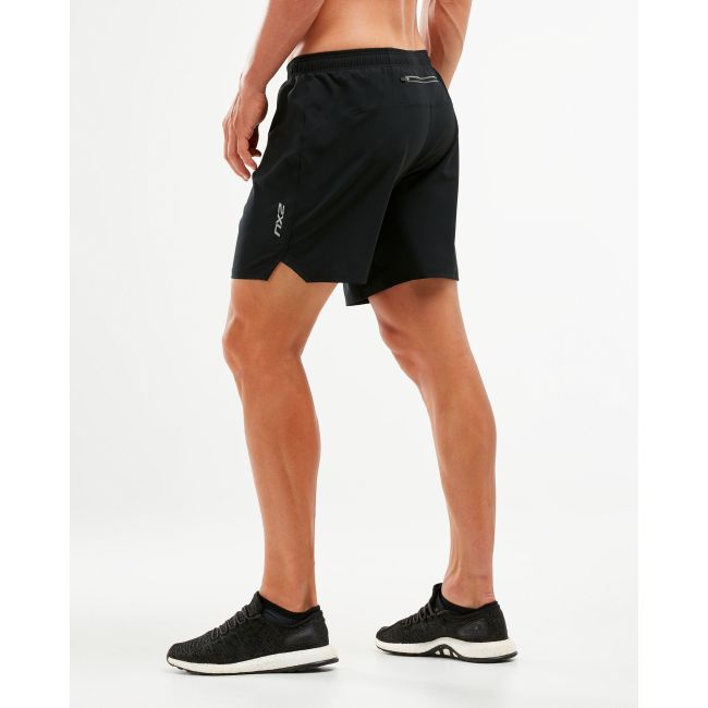 2XU - Pantaloni scurti de alergare pentru barbati XVENT 7" Short- negri cu elemente reflectorizante