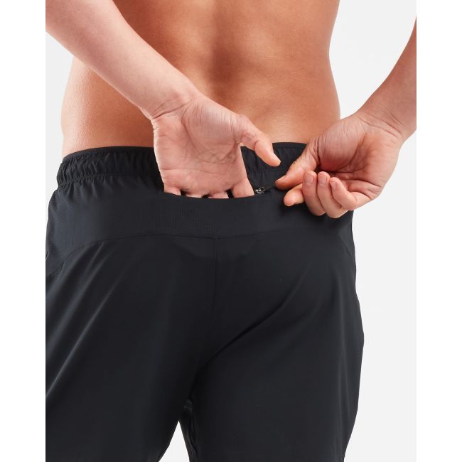 2XU - Pantaloni scurti de alergare pentru barbati XVENT 7" Short- negri cu elemente reflectorizante
