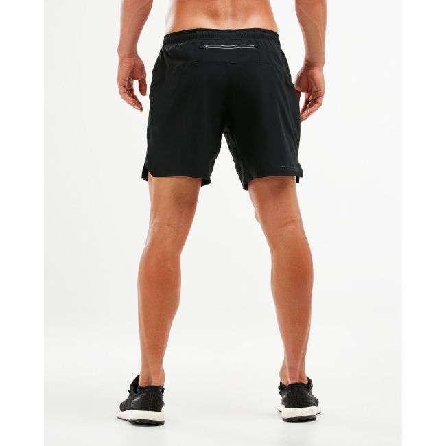 2XU - Pantaloni scurti de alergare pentru barbati XVENT 7" Short- negri cu elemente reflectorizante