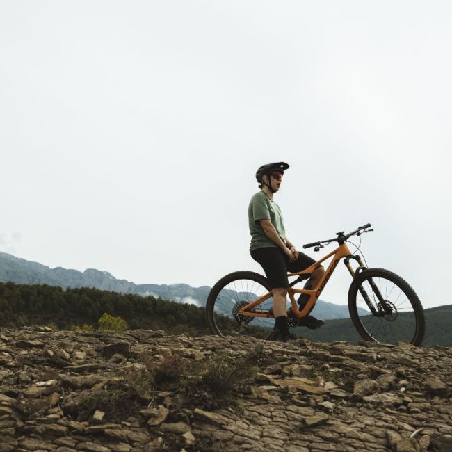 Bicicletă MTB Trail full suspension Orbea OCCAM SL M-LTD - Cosmic Carbon View | Metallic Olive Green (Gloss)