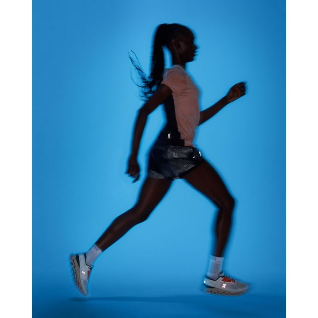 On - pantaloni scurti pentru femei Running W Shorts Lumos - negru reflectorizant