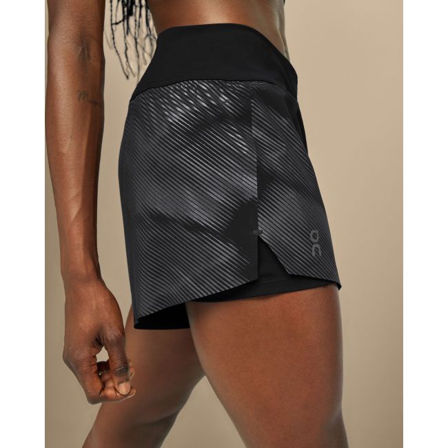 On - pantaloni scurti pentru femei Running W Shorts Lumos - negru reflectorizant