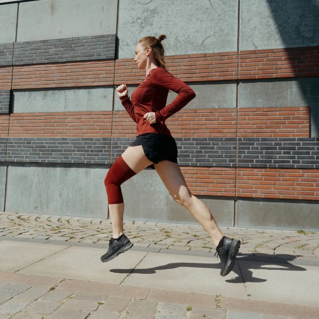 CEP - Genunchiera orto pentru compresie si protectie genunchi Light Support Compression Knee Sleeve - albastru inchis