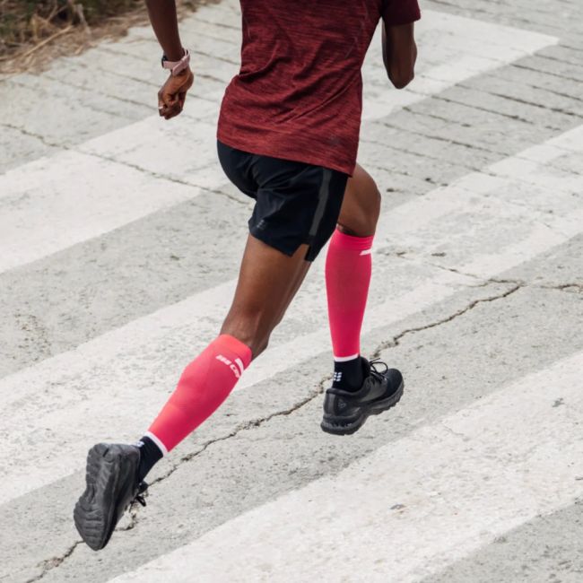 CEP - Sosete de compresie gamba femei The Run Compression W Socks Tall - roz intens negru
