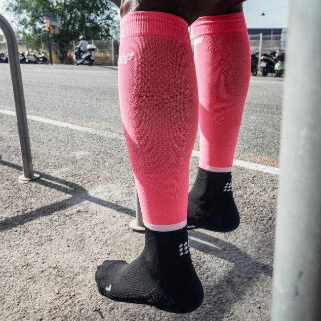 CEP - Sosete de compresie gamba femei The Run Compression W Socks Tall - roz intens negru