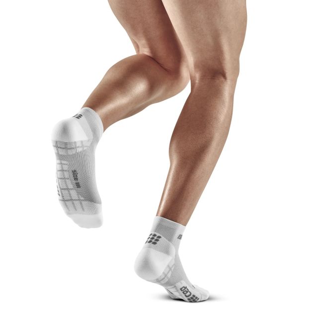 CEP - sosete compresie scurte Ultralight Compression Socks Low Cut - alb gri deschis carbon