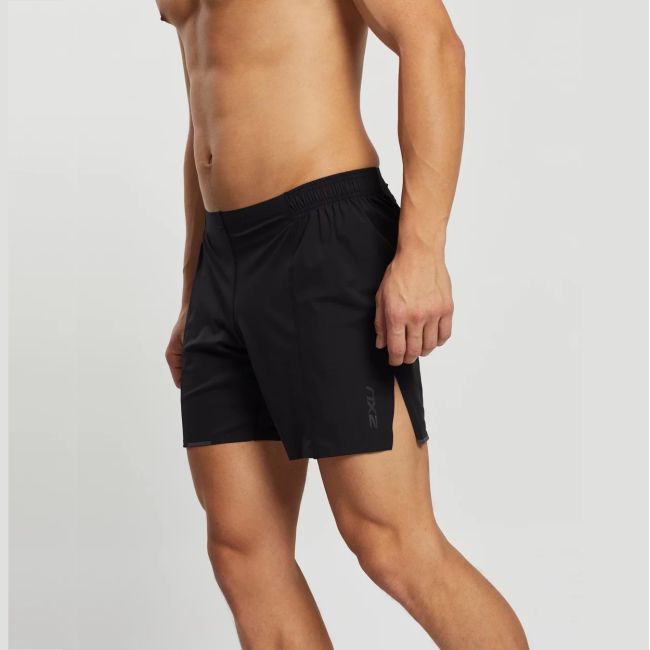 2XU - Pantaloni scurti de alergare pentru barbati Light Speed 7" Cover Shorts - negru reflectorizant