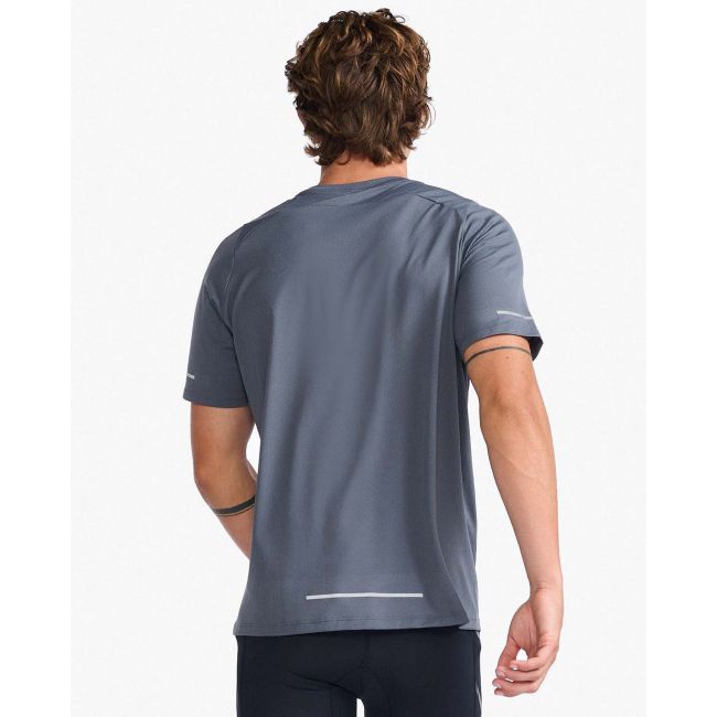 2XU - tricou tehnic pentru barbati Light Speed Tee - gri inchis turbulence argintiu reflectorizant