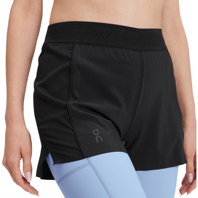 On Cloud - pantaloni scurti pentru femei Active Shorts - negru albastru deschis stratosfera