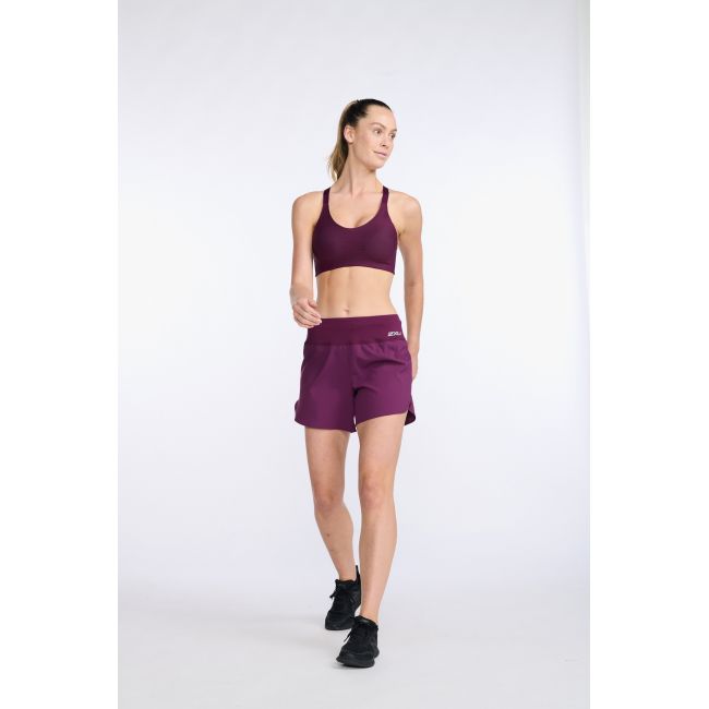 2XU - Pantaloni scurti de alergare pentru femei Aero 5 inch Shorts - visiniu mov sfecla argintiu reflectorizant