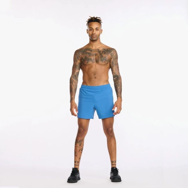 2XU - Pantaloni scurti de alergare pentru barbati Aero 5" Shorts - albastru intens Starling Medival reflectorizant