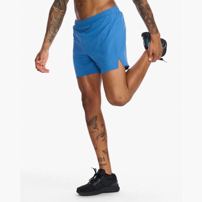2XU - Pantaloni scurti de alergare pentru barbati Aero 5" Shorts - albastru intens Starling Medival reflectorizant