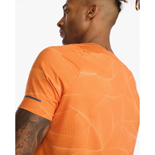 2XU - tricou tehnic pentru barbati Light Speed Tee - portocaliu Spiral negru reflectorizant