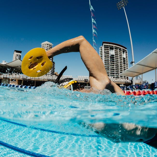 Finis - palmare inot Manta Paddles - galben