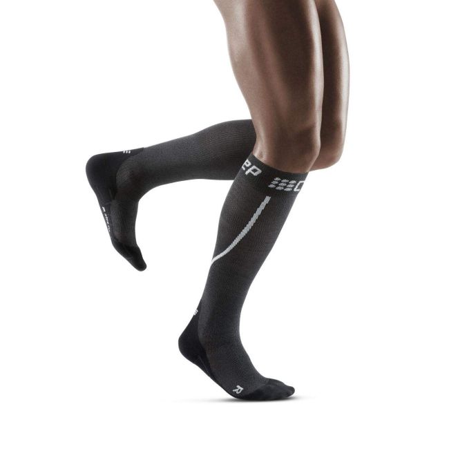 CEP - Sosete de compresie pentru barbati alergare iarna Winter Run Socks - gri inchis negru
