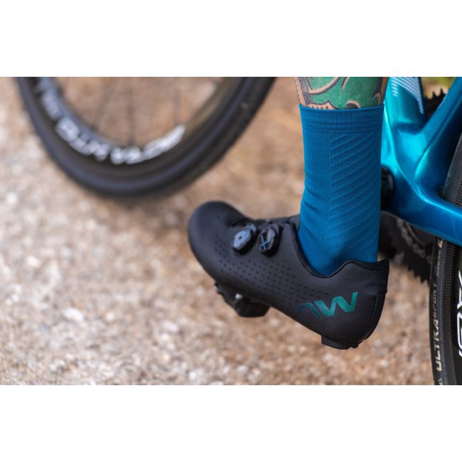 Northwave Revolution 3 - pantofi pentru ciclism sosea - negru logo albastru irizat