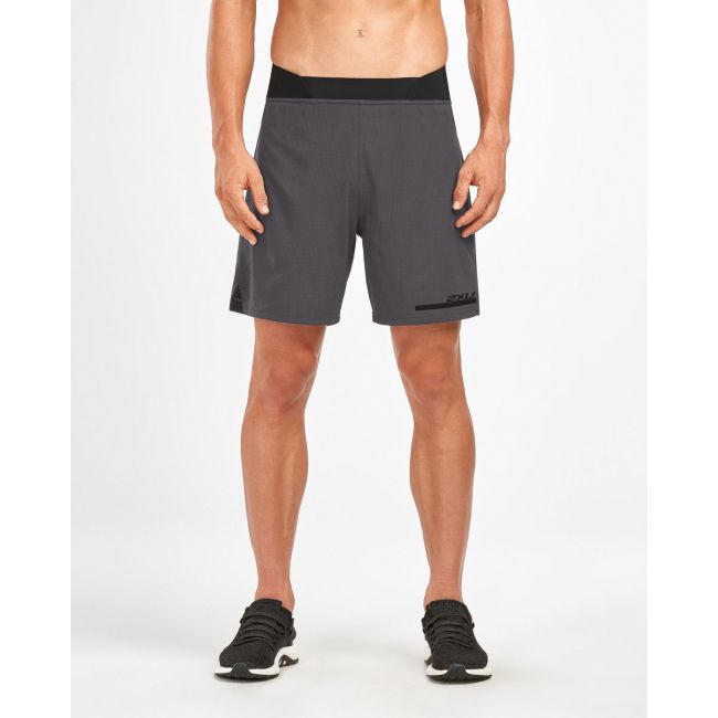 2XU - Pantaloni scurti compresie alergare 2 in 1 barbati Comp 7" Shorts - gri Charcoal negru