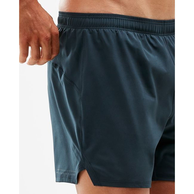 2XU - Pantaloni scurti de alergare pentru barbati XVENT 5" - albastru Outerspace reflexiv X