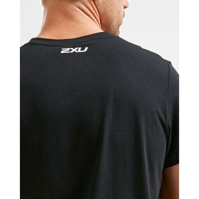 2XU - URBAN S/S Crew Graphic Tee - Black