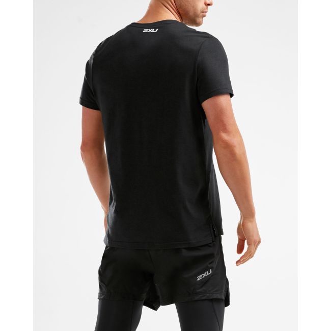 2XU - URBAN S/S Crew Graphic Tee - Black