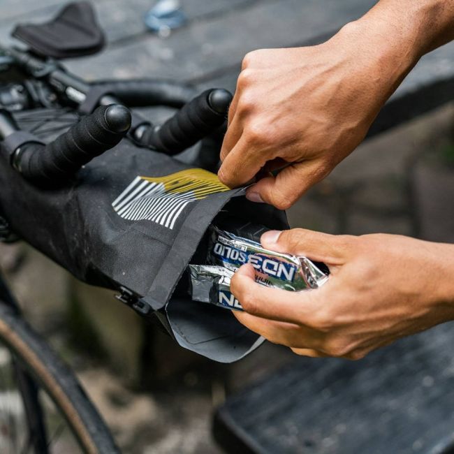 Apidura - geanta mica bicicleta cu prindere pe ghidon, (tip Aerobars sau pentru competii) Racing Aerobar Pack 2.5 litri