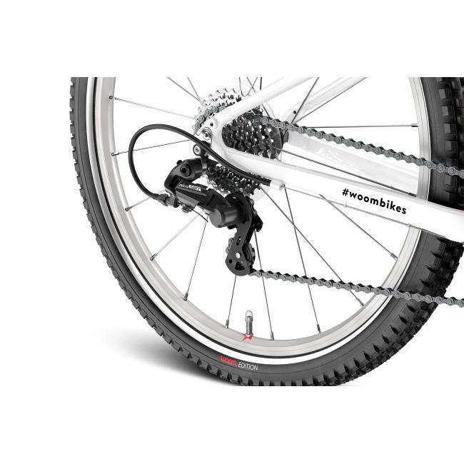 Woom - bicicleta copii 20" Woom 4, varsta recomandata 6-8 ani (115-130cm) - 7,7 kg - mov intens haze alb
