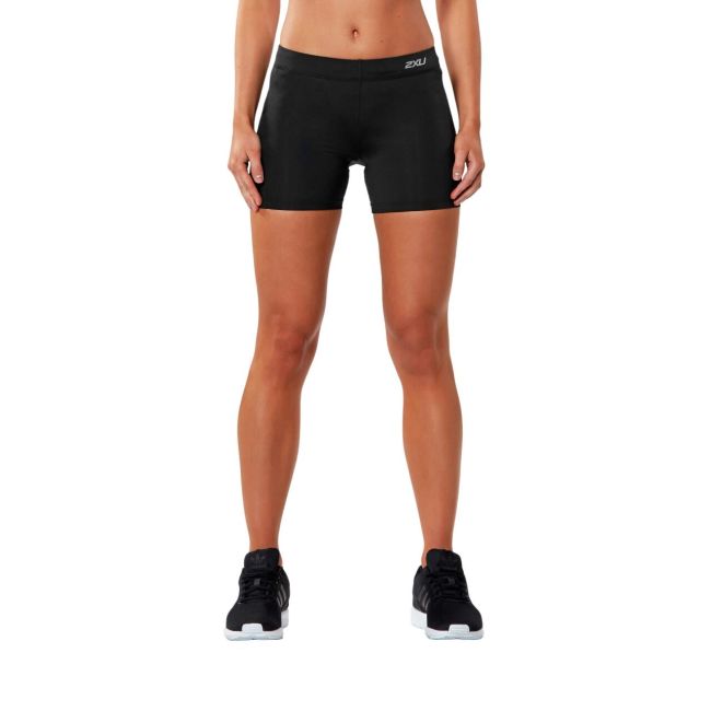 2XU - Pantaloni scurt de compresie pentru femei - Fitness Compression Short - negru