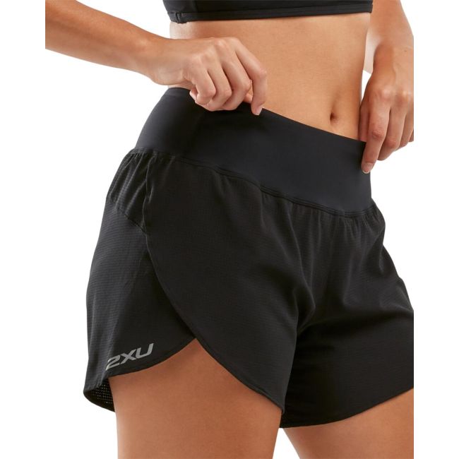 2XU - Pantaloni scurti de alergare pentru femei - XVENT 4" Short - negru gri