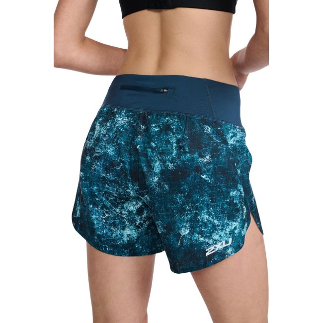 2XU - Pantaloni scurti de alergare pentru femei Aero 5 inch Shorts - albastru multicolor