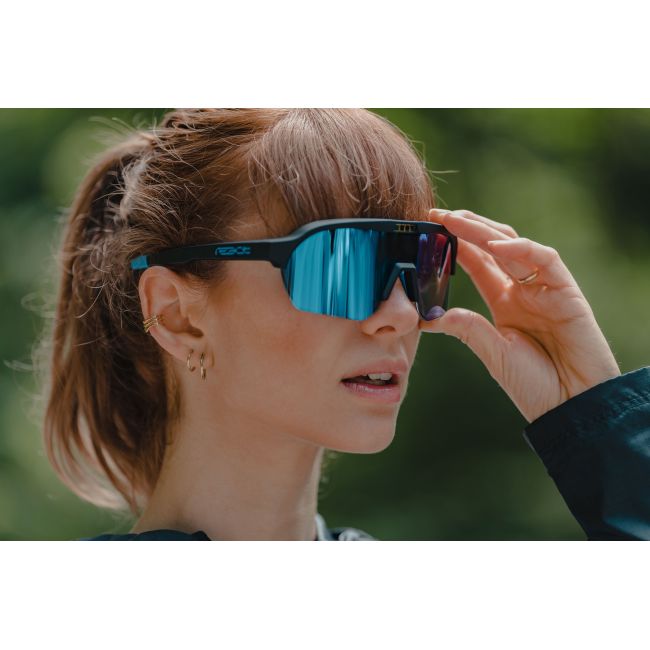 Ochelari de soare electro fotocromatici React Swiss OPTRAY SKY - lentila albastra si rama neagra