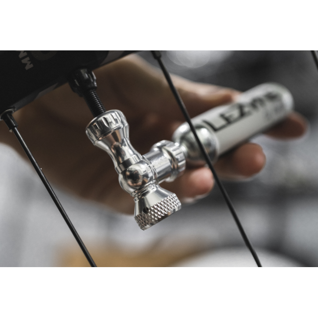 Lezyne - mini pompa CO2 - Control Drive CNC - negru - 16g