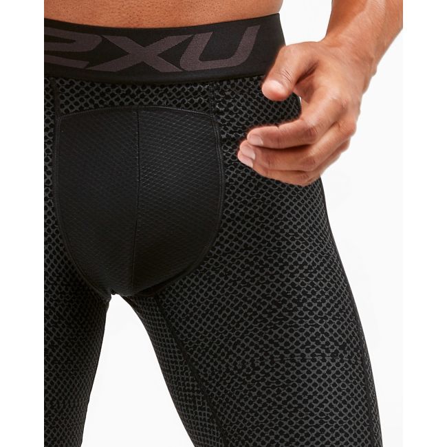 2XU - Pantaloni scurti de compresie pentru barbati Print Accelerate Compression Shorts - negru gri